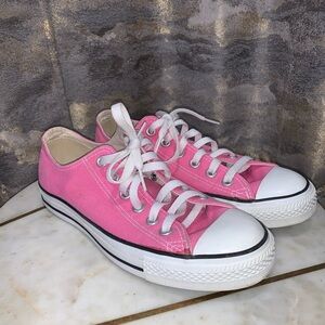 Women's Converse Chuck
Taylor All Star low-top sneakers size 8